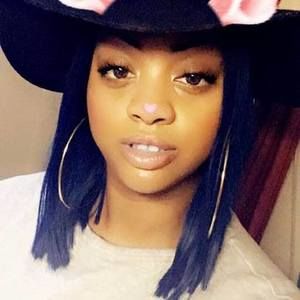 Meet your Posher, Amina